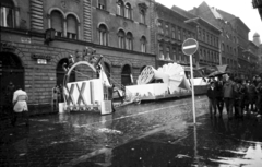 Hungary, Budapest VII., István (Landler Jenő) utca a Dózsa György út saroktól nézve, május 1-i felvonulás dekorációi., 1974, szitakri, Csepel  Auto Factory, 1st of May parade, rain, Budapest, ad truck, Roman numerals, Fortepan #136177