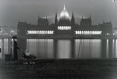 Hungary, Budapest V., Parlament a Batthyány tér felől nézve., 1935, Révay Péter, Imre Steindl-design, parliament, Neo-Gothic-style, floodlighting, eclectic architecture, Budapest, Fortepan #136261