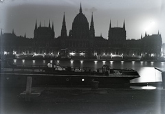 Magyarország, Budapest V.,Budapest II., Parlament a budai alsó rakpartról nézve., 1934, Révay Péter, Steindl Imre-terv, országház, sziluett, eklektikus építészet, Budapest, kikötőbak, Fortepan #136319