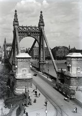 Magyarország, Budapest I., Erzsébet híd a Gellérthegyről nézve., 1936, Révay Péter, híd, folyó, villamos, Duna, Budapest, függőhíd, Duna-híd, Kherndl Antal-terv, Czekelius Aurél-terv, Fortepan #136369