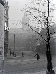 Oroszország, Kalinyingrád, (ekkor Königsberg), a Gesekus Platz a Steindammer rechte strasse torkolata felől, háttérben a Schlosskirche tornya (később a Lenin sugárút és a Sevcsenko utca kereszteződése épült ki a helyén)., 1937, Révay Péter, Fortepan #136400