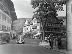 Németország, Oberammergau, Dorfstrasse, szemben a Hotel Wittelsbach., 1936, Révay Péter, BMW-márka, Fortepan #136417