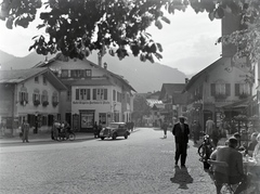 Németország, Oberammergau, Dorfstrasse a Sankt Lucas Strasse felől, a Hotel Wittelsbach-tól nézve., 1936, Révay Péter, kerékpár, Fortepan #136418