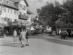 Németország, Oberammergau, Sankt Lucas Strasse, balra a Hotel Wittelsbach, háttérben a Pfarrkirche tornya látszik., 1936, Révay Péter, Fortepan #136431