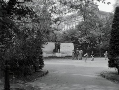 Ausztria, Bécs, Rathauspark, Strauss és Lanner emlékmű., 1938, Révay Péter, szoborcsoport, I. Johann Strauss-ábrázolás, Joseph Lanner-ábrázolás, roller, Fortepan #136432