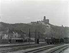 Szlovákia, Trencsén, vasútállomás, fenn a vár., 1937, Révay Péter, Csehszlovákia, vár, Fortepan #136443