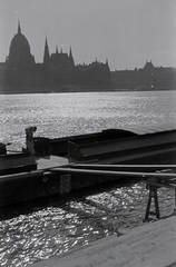 Hungary, Budapest I., budai alsó rakpart a Batthyány térnél, háttérben a Parlament., 1935, Révay Péter, wharf, Budapest, Fortepan #136454