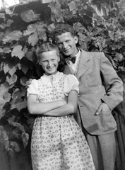 Hungary, Celldömölk, 1944, Baráth Endre, lady, youth, suit, bow tie, Fortepan #13647