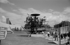 Svájc, Lausanne, Expo 64 (svájci nemzeti kiállítás 1964. április 30. - október 25.) a Genfi-tó partján. Középen Jean Tinguely svájci szobrászművész Heuréka című műve., 1964, Vészi Ágnes, szobor, modern művészet, Fortepan #136485