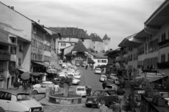 Switzerland, Gruyères, Rue du Bourg, szemben a Kálvária kápolna, háttérben a kastély., 1969, Vészi Ágnes, street view, Volkswagen Beetle, Fortepan #136495