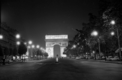 Franciaország, Párizs, Avenue des Champs-Élysées a Diadalív felé nézve., 1972, Vészi Ágnes, diadalív, sugárút, neoklasszicizmus, Jean-François Chalgrin-terv, Fortepan #136558