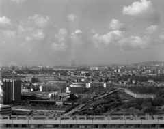 Franciaország, La Courneuve, kilátás az Avenue du Général Leclerc 23-25. toronyházból, jobbra a Fort de l'Est fala., 1975, Vészi Ágnes, lakótelep, Fortepan #136587