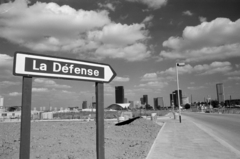 France, Nanterre, La Défense üzleti központ Párizs elővárosában., 1974, Vészi Ágnes, high-rise building, street name sign, modern architecture, Robert Camelot-design, Jean de Mailly-design, Bernard Zehrfuss-design, Nicolas Esquillan-design, Jean Prouvé-design, Fortepan #136681