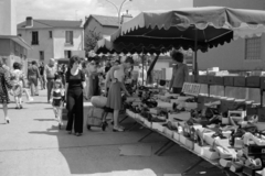 Franciaország, Suresnes, Place de la Halle, háttérben a Rue Albert Caron., 1983, Vészi Ágnes, Fortepan #136743