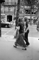 Franciaország, Párizs, Boulevard Saint-Michel a Place de la Sorbonne felől nézve., 1975, Vészi Ágnes, hippik, hosszúhajú, gyalogátkelő, Fortepan #136759