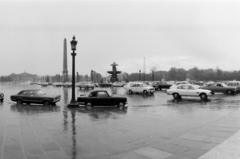 Franciaország, Párizs, Place de la Concorde az obeliszkkel., 1979, Vészi Ágnes, szökőkút, obeliszk, eső, Jacques Ignace Hittorff-terv, Fortepan #136790