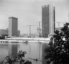 France, Neuilly-sur-Seine, a Szajna túlprtján a La Défense üzleti központ., 1974, Vészi Ágnes, construction, crane, high-rise building, Fortepan #136822