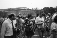 Magyarország, Budapest XIV., Dózsa György út a Műcsarnok mellett, az erdélyi falurombolás elleni tüntetés 1988. június 27-én., 1988, Vészi Ágnes, Budapest, rendszerváltás, Fortepan #136967