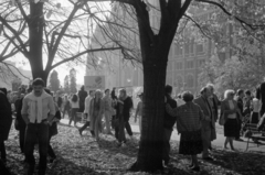 Hungary, Budapest V., Kossuth Lajos tér, ünneplők 1989. október 23-án, a Magyar Köztársaság kikiáltásakor, a Parlament előtt., 1989, Vészi Ágnes, Budapest, regime change, Fortepan #137054