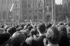 Hungary, Budapest V., Kossuth Lajos tér, ünneplők 1989. október 23-án, a Magyar Köztársaság kikiáltásakor, a Parlament előtt., 1989, Vészi Ágnes, Budapest, regime change, Fortepan #137055