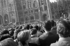 Hungary, Budapest V., Kossuth Lajos tér, ünneplők 1989. október 23-án, a Magyar Köztársaság kikiáltásakor, a Parlament előtt., 1989, Vészi Ágnes, Budapest, regime change, Fortepan #137056