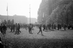 Hungary, Budapest V., Kossuth Lajos tér, ünneplők 1989. október 23-án, a Magyar Köztársaság kikiáltásakor, a Parlament előtt., 1989, Vészi Ágnes, Budapest, regime change, Fortepan #137057