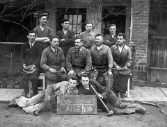 Magyarország, Dombóvár, Ady (Andrássy) utca 2., ifj. Cser József lakatosmester és munkatársai., 1937, Erky-Nagy Tibor, csoportkép, munkás, cserző üzem, Fortepan #13741