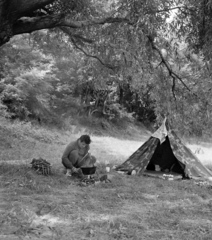 Hungary, Kisoroszi, nemzetközi evezőstábor., 1959, Szalay Zoltán, tent, cauldron, cooking, Fortepan #137535