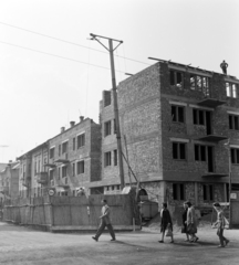 Hungary, Szentgotthárd, Széll Kálmán tér, balra a Deák Ferenc utca., 1962, Szalay Zoltán, construction, Fortepan #137590