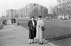 Magyarország, Budapest XIII., Szent István park., 1957, Szent-tamási Mihály, Budapest, retikül, kabát, babakocsi, épület, park, templom, Fortepan #13786