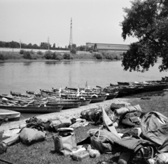 Magyarország, Budapest III., Óbudai-sziget, jobbra az Újpesti vasúti híd. Táborozó vízi úttörők., 1964, Szalay Zoltán, tábor, Budapest, Fortepan #138174