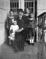 1920, Fortepan, courtyard balcony, tableau, kids, man, Fortepan #13835