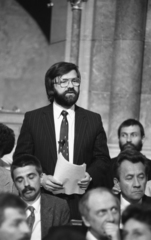 Magyarország, Budapest V., Parlament, az Országgyűlés ülése. A felvétel 1990. május 22-én készült, az Antall-kormány kormányprogramjának kihirdetése után Kónya Imre szólal fel, mint a Magyar Demokrata Fórum szóvivője, előtte balra Szél Péter, jobbra Szűcs István, mögötte jobbra Jávor Károly., 1990, Szalay Zoltán, Budapest, Fortepan #138509