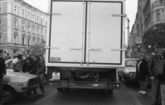 Magyarország, Budapest V.,Budapest XIII., a Szent István körút a Falk Miksa (Néphadsereg) utcánál. A felvétel a taxisblokád idején készült., 1990, Szalay Zoltán, rendszám, sztrájk, Budapest, Fortepan #138530