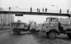 Magyarország, Budapest XIV., Örs vezér tere, felüljáró a Sugár Üzletközpont előtt. A felvétel a taxisblokád idején készült., 1990, Szalay Zoltán, IFA-márka, IFA W50, felüljáró, sztrájk, Budapest, Fortepan #138532