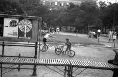 Magyarország, Budapest VII., Klauzál tér., 1964, Szalay Zoltán, plakát, kukorica, Budapest, Fortepan #138638