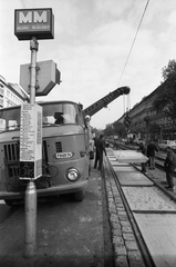 Magyarország, Budapest VIII., József körút, vágányfelújítási munka a Baross utca és a Rákóczi tér közötti szakaszon., 1974, Szalay Zoltán, IFA-márka, IFA W50, rendszám, Budapest, Fortepan #138674