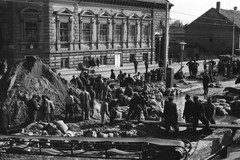 Hungary, Szeged, Tisza-part a Tisza Lajos körút torkolatánál. Homokzsákok töltése az 1970. tavaszi árvíz idején., 1970, Szalay Zoltán, Fortepan #138811