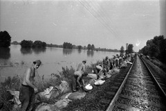 1970, Szalay Zoltán, flood, soldier, sandbag, half-naked, Fortepan #138821