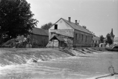 Hungary, Tótszerdahely, Borsfai-patak, jobbra a Kossuth Lajos utcai híd. A felvétel az 1970. tavaszi árvíz idején készült., 1970, Szalay Zoltán, Fortepan #138833