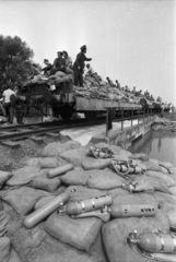 1970, Szalay Zoltán, flood, sandbag, oxygen cylinder, Fortepan #138840