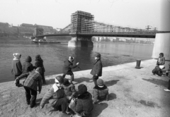 Hungary, Budapest V.,Budapest I., a felújítás alatt álló Széchenyi Lánchíd az Eötvös tér felől, a pesti alsó rakpartról nézve., 1973, Szalay Zoltán, scaffolding, Budapest, Fortepan #138946