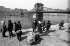 Hungary, Budapest V.,Budapest I., a felújítás alatt álló Széchenyi Lánchíd az Eötvös tér felől, a pesti alsó rakpartról nézve., 1973, Szalay Zoltán, scaffolding, Budapest, Fortepan #138947