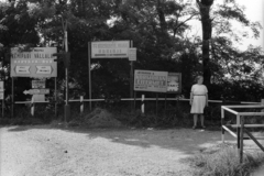 Magyarország, Balatonvilágos, gyalogos átjáró a vasútállomásnál., 1974, Szalay Zoltán, reklám, hirdető tábla, hirdetmény, Fortepan #139220