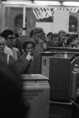 Magyarország, Budapest VII., Király (Majakovszkij) utca 35-37., BÁV Műszaki Áruház., 1976, Szalay Zoltán, gesztus, Bizományi Áruház Vállalat, Budapest, Fortepan #139254