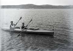 Magyarország, Velencei-tó, a túlparton Sukoró., 1939, Szekrényesy Réka, kajak, evezés, Fortepan #139437