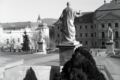 Magyarország, Eger, Eszterházy tér a Főszékesegyház felől nézve., 1937, Szekrényesy Réka, szobor, Fortepan #139488