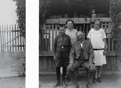 1928, Szekrényesy Réka, scouting, sitting with hands on knees, wide sitting, Fortepan #139529