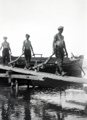 Hungary, Verőce, (Nógrádverőce), Duna-part., 1943, Mezey Ferenc, wheelbarrow, Fortepan #139780