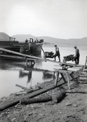 Hungary, Verőce, (Nógrádverőce), Duna-part., 1943, Mezey Ferenc, wheelbarrow, Fortepan #139800